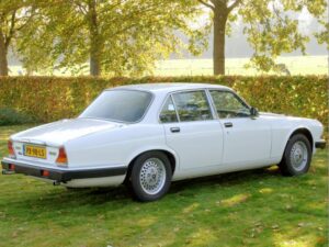 Groenouwe Jaguar XJ 6